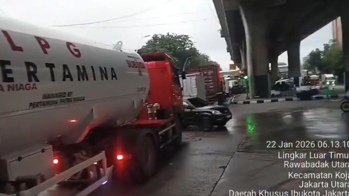 Ada Gangguan di Pintu Masuk Pelabuhan Priok, Jalan Yos Sudarso Jakut Macet
