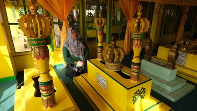Jejak Sejarah Kesultanan Pontianak di Makam Raja-Raja Batu Layang
