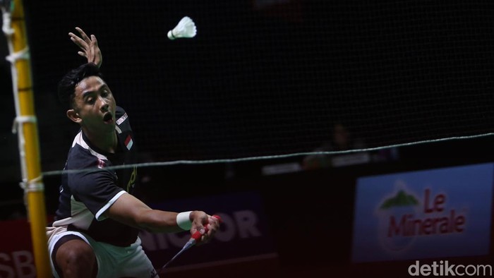 Tunggal putra Indonesia Alwi Farhan melaju ke perempat final Indonesia Masters 2026 setelah mengalahkan Wang Zheng Xing di Istora Senayan, Jakarta, Kamis (22/1/2026). Laga berlangsung sengit dan harus ditentukan lewat tiga gim.