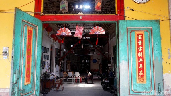 Seni Jadi Benteng Pertahanan Kampung Tambak Bayan