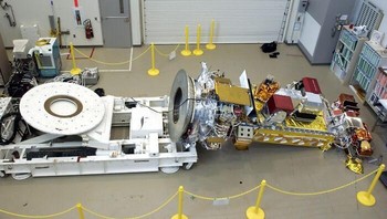 Sebelum diluncurkan, satelit ini diberi kode NOAA-N (NOAA-N Prime), dan merupakan satelit cuaca terakhir dari seri POES milik Administrasi Kelautan dan Atmosfer Nasional Amerika Serikat. Satelit ini mengalami kecelakaan sebelum peluncuran, yang mengakibatkan satelit tersebut jatuh dari dudukan ruang bersihnya, sehingga mengalami kerusakan yang signifikan. Foto: Boredpanda