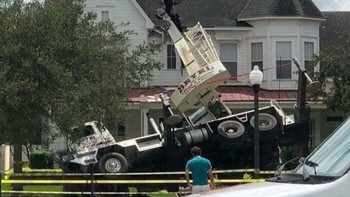 Ketika rumah terbelah bak kue tart. Foto: Boredpanda