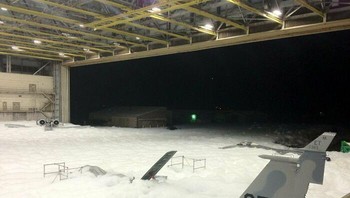 Ketika Busa Pemadam Kebakaran Terlepas Secara Tidak Sengaja di Hanggar Pesawat Foto: Boredpanda