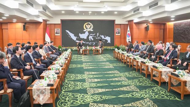 Ketua MPR RI Ahmad Muzani menerima kunjungan Ketua Majelis Nasional Republik Korea Selatan Woo Won-Shik. (dok.istimewa)