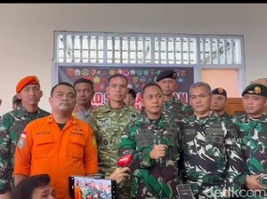 6 Jenazah Korban Pesawat ATR 42-500 Saling Berdekatan di Jurang 250 Meter