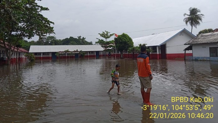 Banjir Belum Surut, Siswa di OKI Masih Belajar Daring