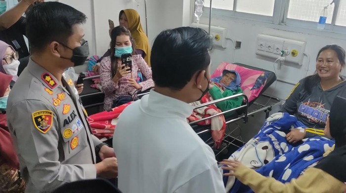 Korban keracunan dirawat di RSUD Sayang