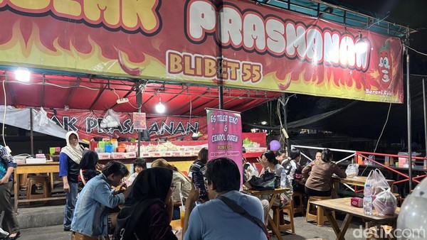 Gak Bikin Kantong Jebol! Jajan Seblak dan Tempura di Pasar JB Cengkareng