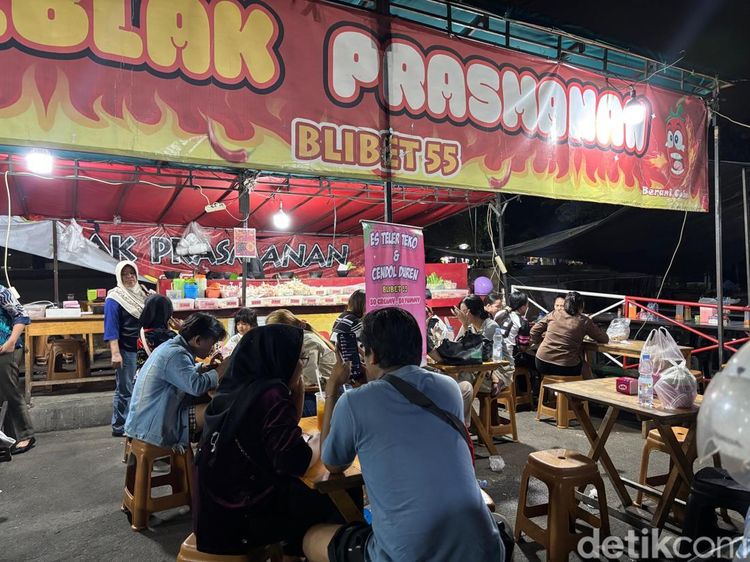 Gak Bikin Kantong Jebol! Jajan Seblak dan Tempura di Pasar JB Cengkareng