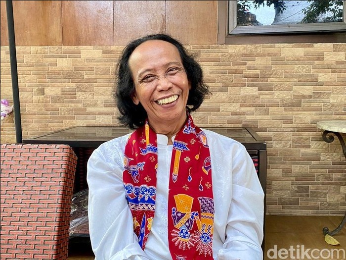 Mandra Semangat Promosikan Menu Pecak hingga Jengkol Jualannya