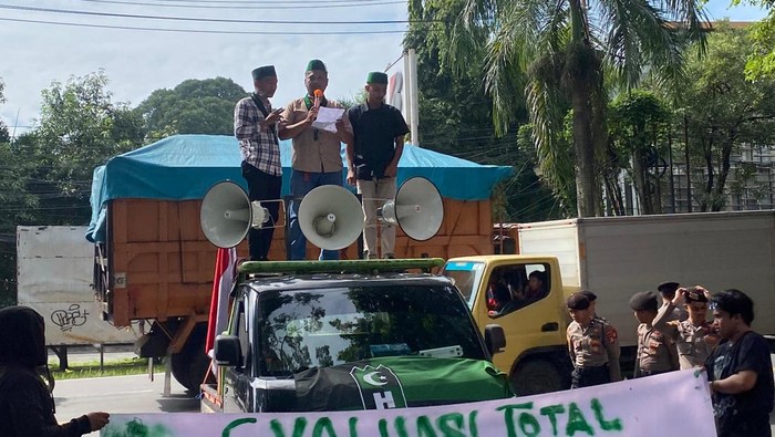 Massa HMI Cabang Jeneponto menggeruduk Polda Sulsel. Dokumen Istimewa