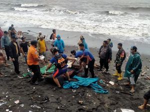 Nelayan Temukan Mayat Telanjang-Tubuh Bengkak di Pantai Gading Mataram