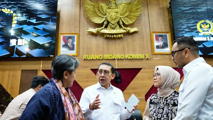 Menbud Paparkan Evaluasi Kinerja 2025 & Renja 2026 di Rapat Kerja Komisi X