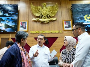 Menbud Paparkan Evaluasi Kinerja 2025 & Renja 2026 di Rapat Kerja Komisi X