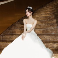 Setelah menggelar pertunangan setahun lalu, ratu kecantikan Nguyen Phuong Nhi dilaporkan akan menikah dengan miliuner Pham Nhat Minh Hoang beberapa hari lagi. Foto: Instagram