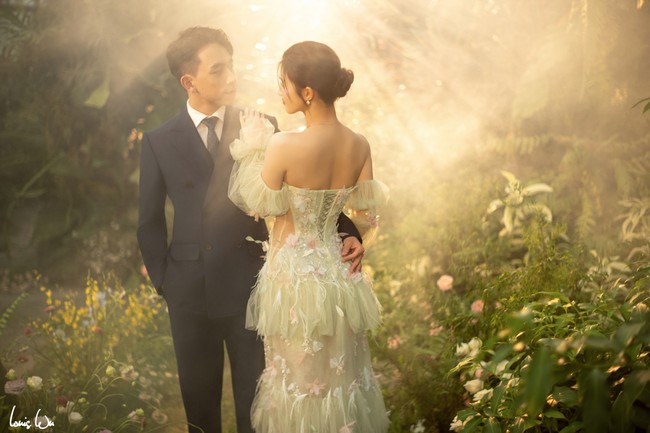 Sejak mengumumkan pertunangannya, Nhi sendiri telah menjauh dari dunia hiburan dan hanya sesekali tampil di depan publik bersama keluarga suaminya. Foto: Instagram