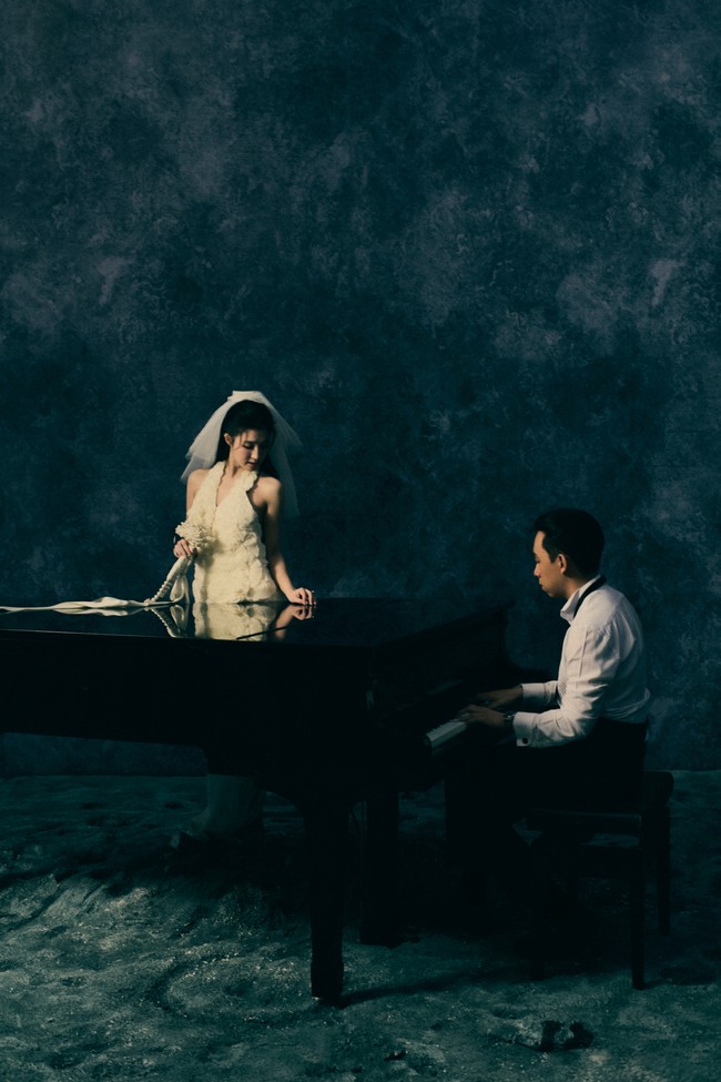 Foto dengan estetika vintage romantis tersebut merupakan jepretan Louis Wu dan production house Antiantiart.  Foto: Instagram