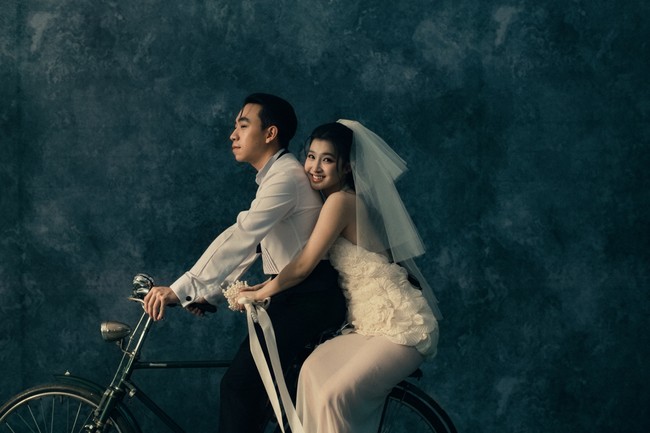 Dilansir Vn Express, calon menantu orang terkaya Vietnam itu merilis serangkaian foto wedding menjelang hari bahagianya. Rencana pernikahan mereka sendiri disebut sudah matang. Dilaporkan wanita 24 tahun tersebut akan melangsungkan resepsi pada Januari 2026 yang hanya mengundang keluarga dan teman terdekat.  Foto: Instagram