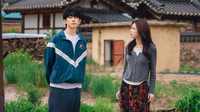 Foto Perdana Jung Hae In dan Ha Young di Drakor Our Sticky Love