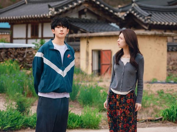 Foto Perdana Jung Hae In dan Ha Young di Drakor Our Sticky Love