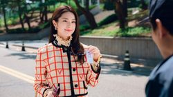 Foto Perdana Jung Hae In dan Ha Young di Drakor Our Sticky Love