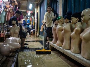 Pasar Cipulir Tergenang Air, Pedagang Keluhkan Drainase Tersumbat