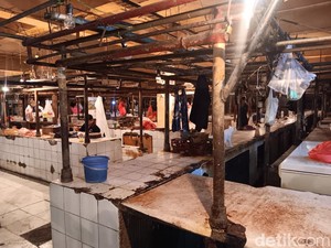 Pedagang Kompak Mogok, Los Daging Pasar Klender Berubah Jadi Lorong Gelap