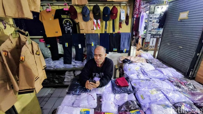 Pedagang Pasar Andir, Kota Bandung, Rabu (21/1/2026).