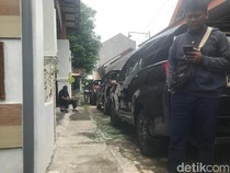 Giliran KPK Obok-obok Rumah Kadis PUPR Madiun Usai Geledah Kediaman Maidi