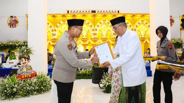 Peresmian Masjid Uswatun Khasanah di Mapolres Brebes. Peresmian Masjid Uswatun Khasanah di Mapolres Brebes.