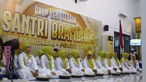 Peresmian Masjid Uswatun Khasanah di Mapolres Brebes. Peresmian Masjid Uswatun Khasanah di Mapolres Brebes.