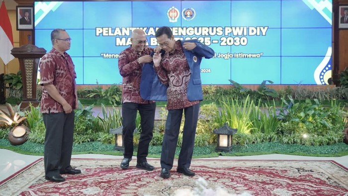 Sultan HB X Dianugerahi Anggota Kehormatan oleh PWI Pusat