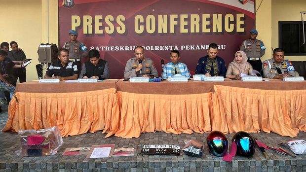 Polresta Pekanbaru menangkap penjual Owa Siamang.