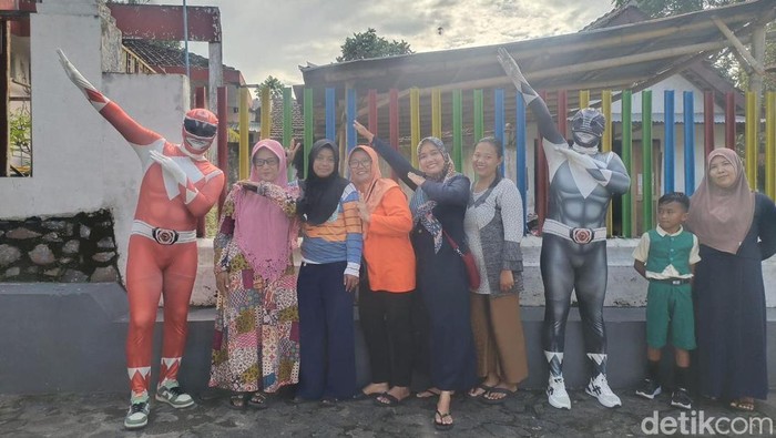 Power Rangers Dapat Perintah Khusus Antar MBG di Jember