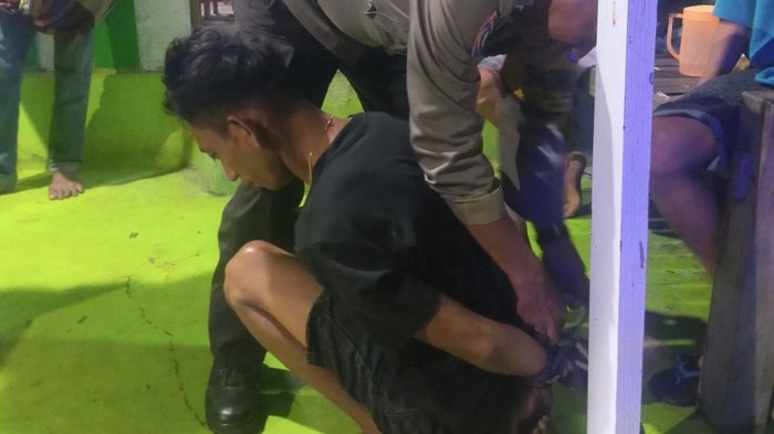Pria diikat warga di tiang saat kepergok curi tabung gas di Barru.