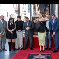 Selain rekan-rekan kerjanya, sosok lain yang hadir saat Rachel dapat bintang adalah pacarnya, Jamie Linden. Rachel dan Jamie yang memiliki dua anak bersama jarang terlihat di publik. Foto: Instagram @hwdwalkoffame