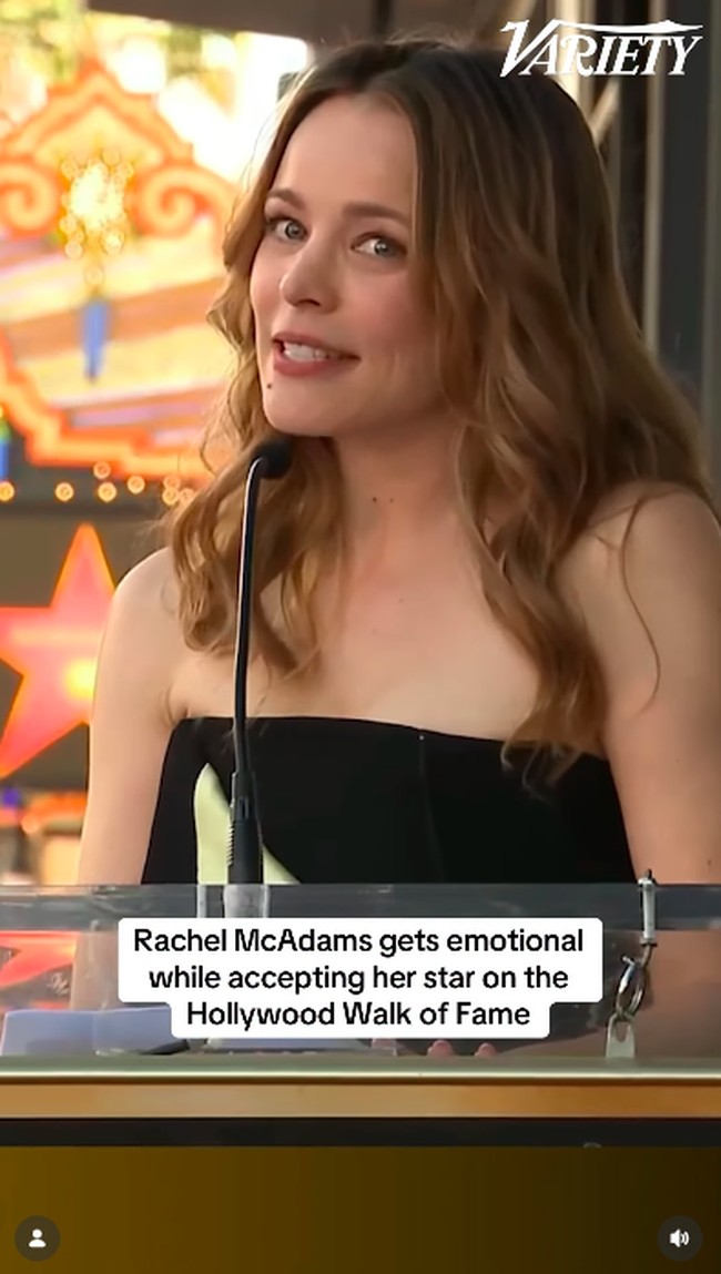 Rachel diberi penghargaan dan kehormatan atas eksistensinya di industri Hollywood. Wanita tersebut telah membintangi banyak film dan serial, salah satu yang paling dikenang fans, adalah The Notebook. Foto: Instagram @hwdwalkoffame