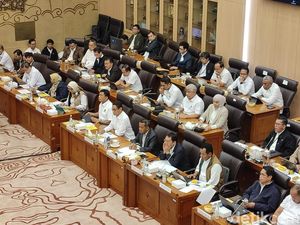 Di Hadapan DPR, Bahlil Tegaskan RI Bakal Setop Impor Bensin, Solar, dan Avtur