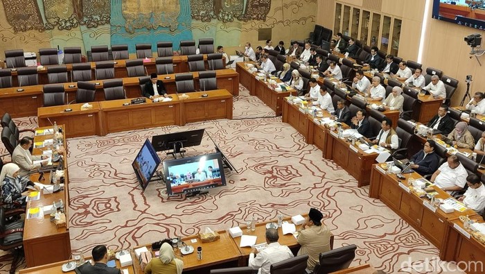 RI Kehilangan Produksi Minyak 2 Juta Barel, Bahlil Sanksi Pejabat ESDM