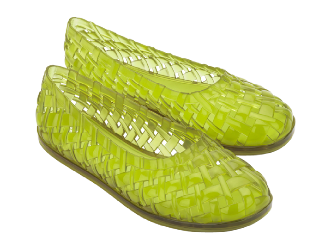 rekomendasi sepatu hujan