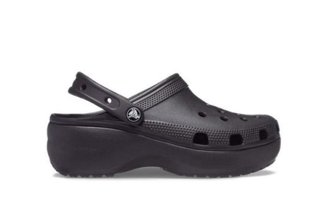 rekomendasi sepatu hujan