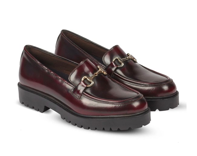 rekomendasi sepatu hujan