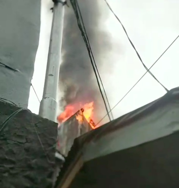 Rumah Terbakar di Kwitang Jakpus, 60 Petugas Damkar Dikerahkan