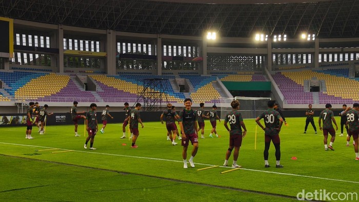 Sesi latihan Persis Solo di Stadion Manahan, Kota Solo, Kamis (22/1/2026).