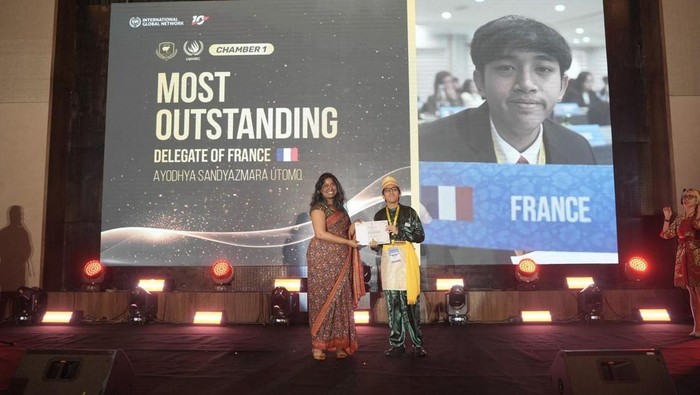 Siswa SMA Labschool Cibubur Ukir Prestasi di Forum Internasional AYIMUN