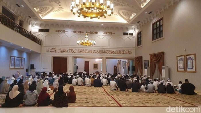 Suasana takziah di kediaman Haji Alim.