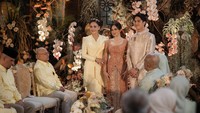 Yang dimaksud tiga kepala plontos adalah Ahmad Dhani, Irwan Mussry dan ayah Syifa Hadju yang memang sama-sama botak. Foto: Instagram @syifahadju