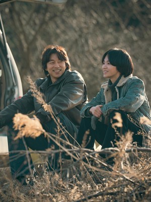 Penampilan Gong Yoo dan Song Hye Kyo di Drakor Netflix Tantara