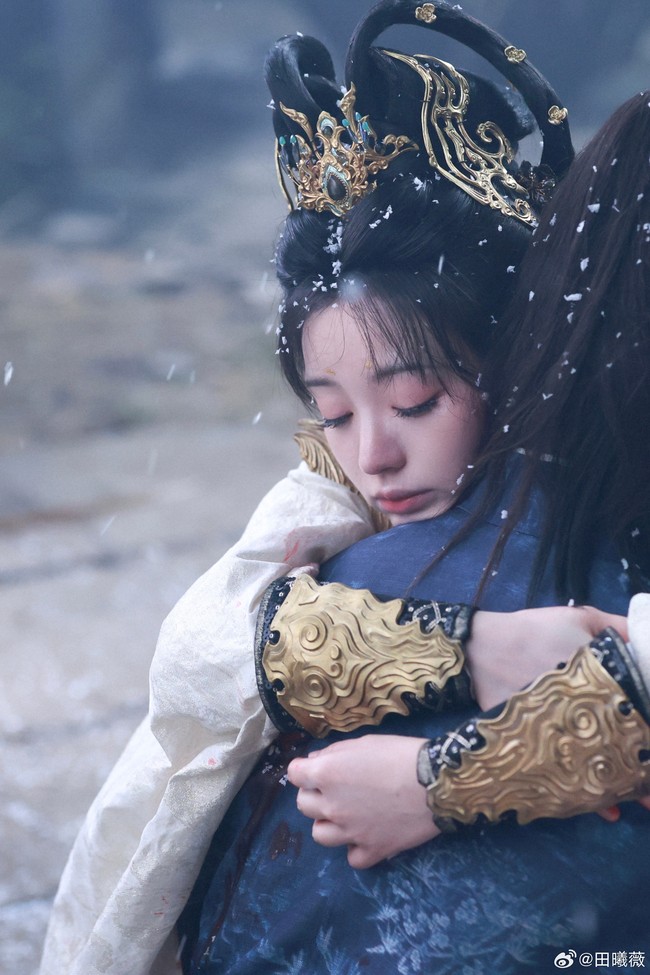 Tian Xiwei pertama kali menarik perhatian publik pada tahun 2020 lewat drama Lovely Us. Pada 2022, ia mulai mendapat peran utama dalam New Life Begins. Dalam berakting, Tian Xiwei sering menerima pujian karena kedalaman emosionalnya. Foto: Weibo