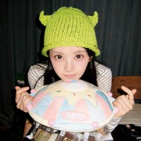 Gayanya saat berpose hati selagi tersenyum riang juga sempat viral di Weibo dan mengumpulkan lebih dari 50 juta tayangan dan ratusan ribu komentar positif.  Foto: Weibo